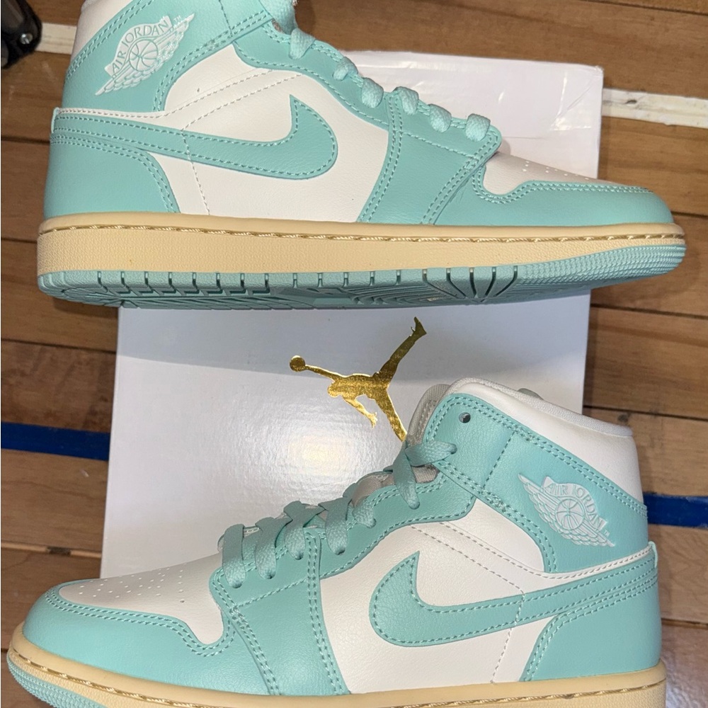 Women’s Jordan 1 ‘Light Dew’ - Size 6.5 / Kids 5